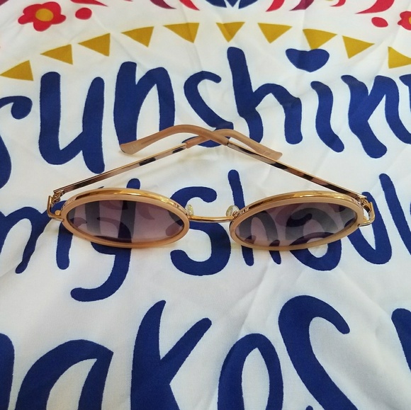 SUNGLASSES! Ready for Summer!!🌹 - Picture 2 of 5